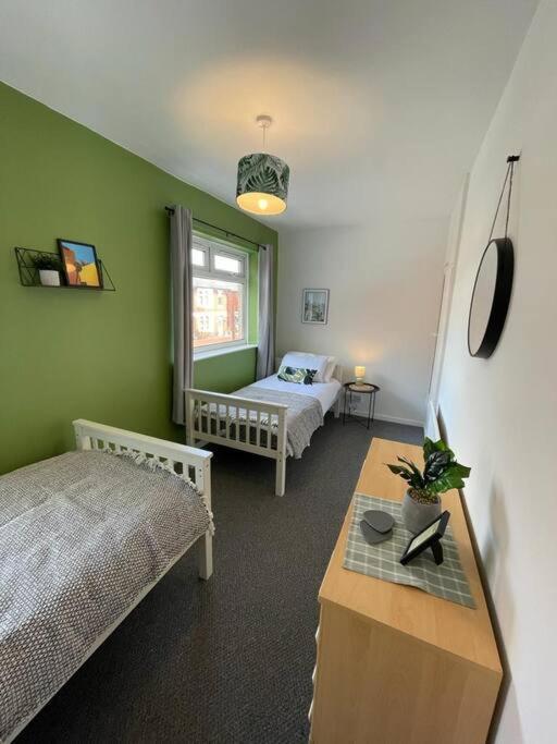 2 Bed Central Cardiff Apartment - Sleeps Five! Εξωτερικό φωτογραφία